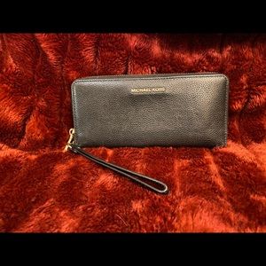 Michael Kors Jet Set Continental Wallet